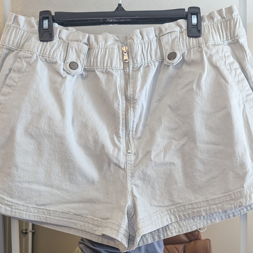 Light Gray Women's Elastic Waist Zip-Front Shorts